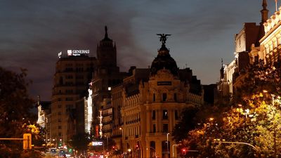 El humo del incendio de Ávila llega al centro de Madrid