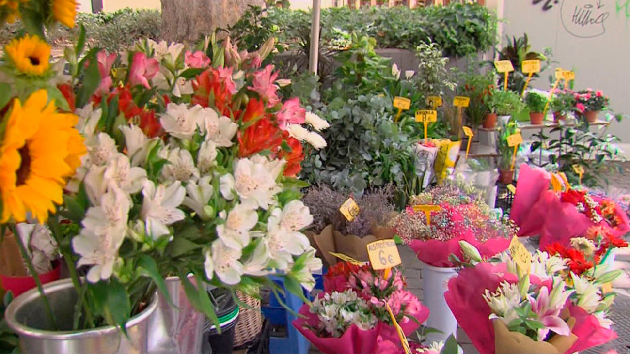 Los icónicos quioscos de flores de Tirso de Molina recuperarán su estado original