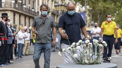 Homenaje sobrio y emotivo a las víctimas de los atentados de Barcelona y Cambrils en su cuarto aniversario