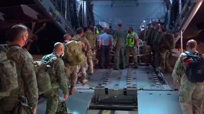 Los españoles aguardan en el aeropuerto de Kabul a poder ser repatriados