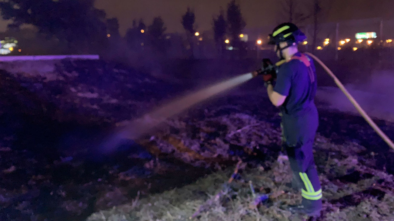 Incendio de pastos en Villaverde