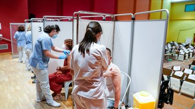 ¿Quién queda por vacunarse en Madrid? Los cuarentones, los más 'rezagados'