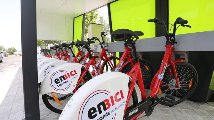 Las nuevas bicicletas de 'Enbici' de Leganés en una de las estaciones de alquiler / AYTO LEGANÉS