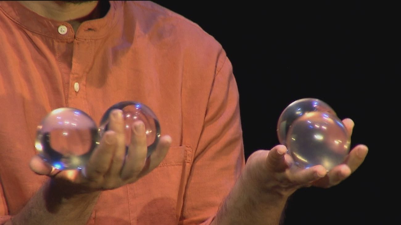 Sorpresas y magia en el teatro Conde Duque con 'Trece'