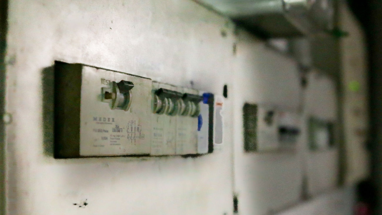 Tablero de control de la luz de un edificio