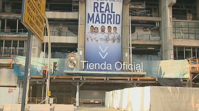 Roban mediante un alunizaje en la tienda oficial del Real Madrid en el Bernabéu