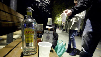 Locales de ocio de Madrid hacen campaña contra el botellón y la venta ilegal de latas