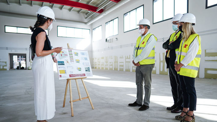 La Comunidad de Madrid crea 240 nuevas plazas educativas públicas con la ampliación del IES Antonio Fraguas Forges1 de 5« AnteriorSiguiente »Cerrar / Comunidad de Madrid