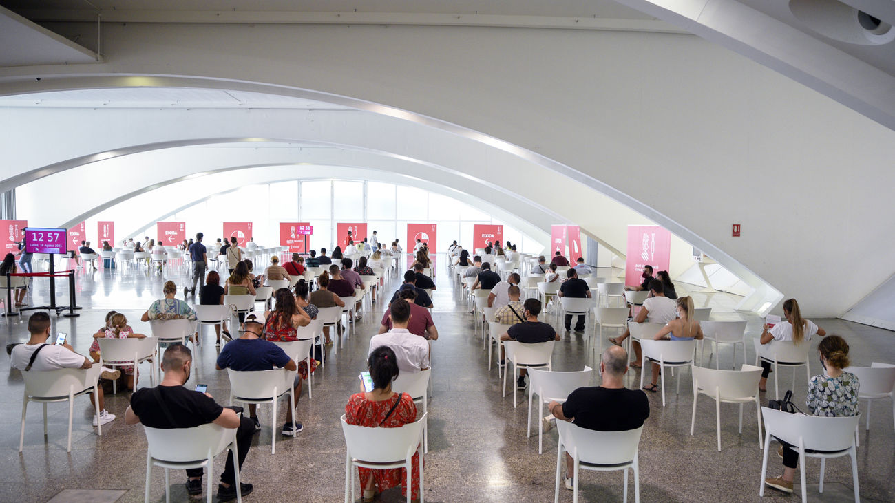 La incidencia Covid en España baja hasta 360, pero el número de fallecidos sigue siendo elevado