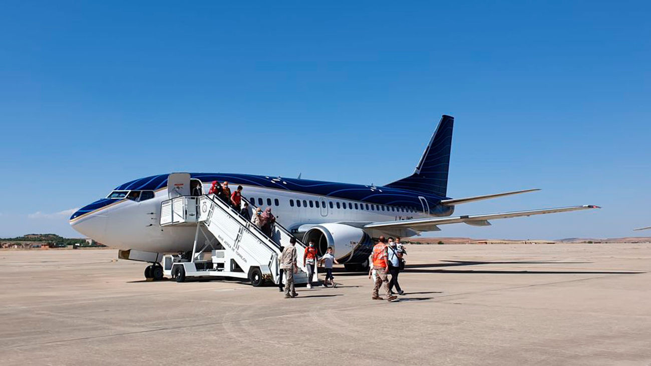 Avión procedente de París con 38 nuevos refugiados afganos