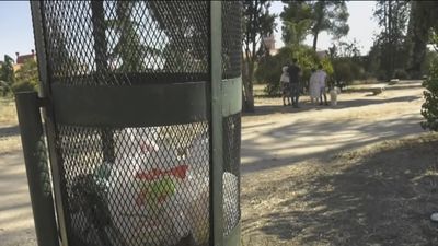 Dos hermanas de más de 80 años forman 'la patrulla del Parque de la Virgen Blanca', en Moncloa
