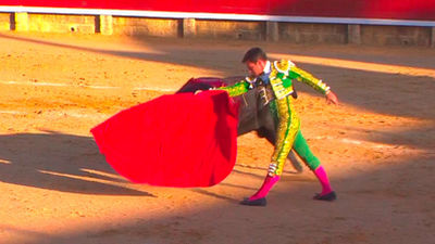 Tomás Angulo corta la primera oreja de la Copa Chenel en Miraflores de la Sierra (1ª parte)