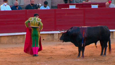 Tomás Angulo corta la primera oreja de la Copa Chenel en Miraflores de la Sierra (2ª parte)