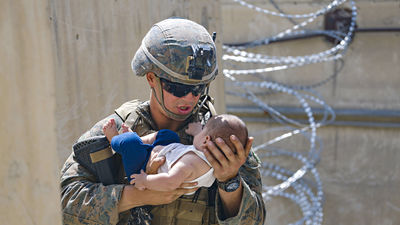 Continúa la evacuación en Kabul mientras reina el caos en el aeropuerto