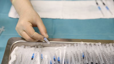 Estados Unidos autoriza dos vacunas adaptadas a Ómicron que se usarán como refuerzo este otoño