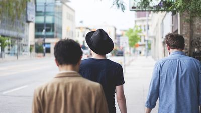 Si ves a alguien con la bragueta bajada...