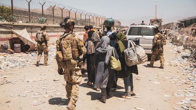 El G7 exige a los talibanes que permitan evacuar civiles más allá del 31 de agosto