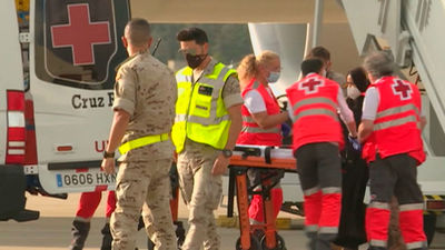 300 miembros de la Cruz Roja dan atención sanitaria y psicológica a los afganos llegados a Torrejón