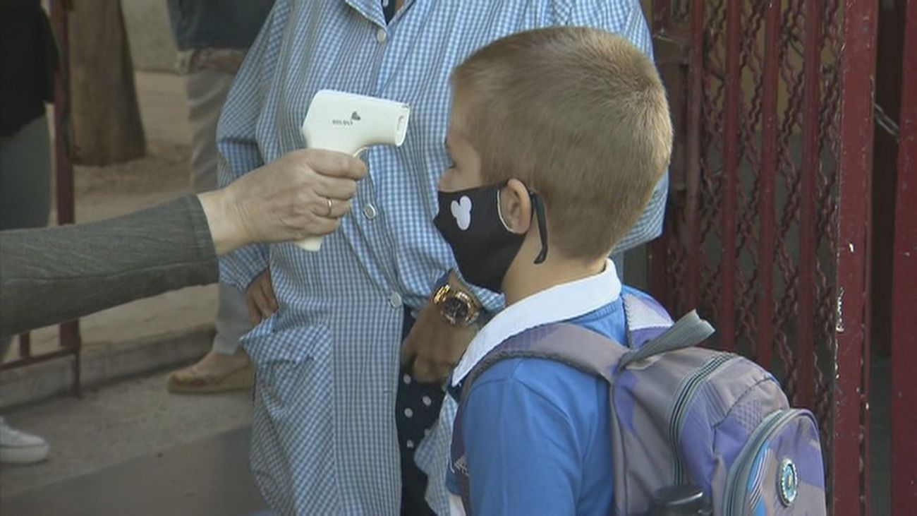 Los centros escolares pedirán al Gobierno flexibilizar el uso de la mascarilla este curso