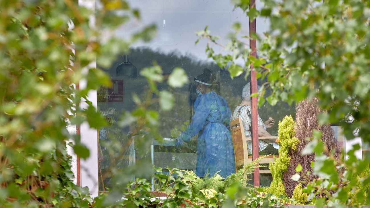 España sigue con una cifra de muertos diarios por Covid similar al pasado mes de mayo