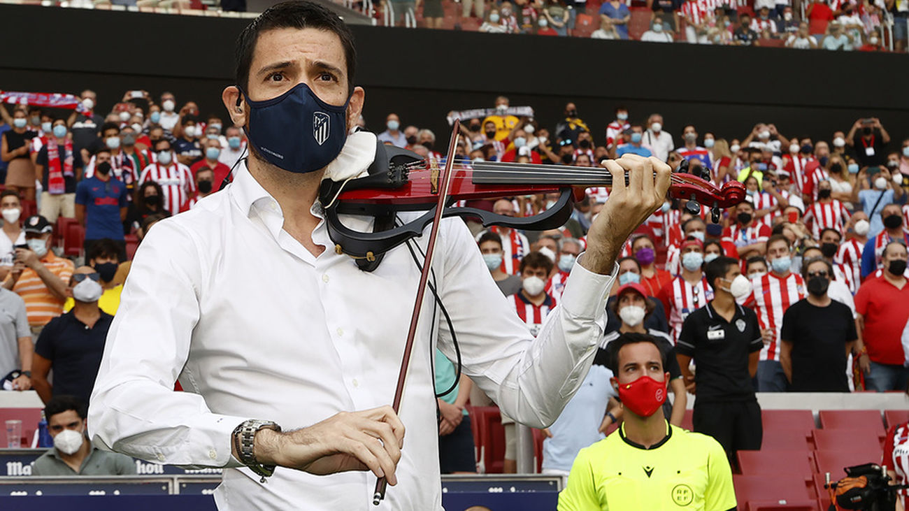 Pablo Navarro, el violinista del Metropolitano
