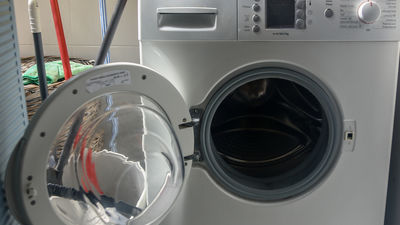 Nuevo récord histórico del precio de luz: este jueves alcanzará los 122,76 euros/MWh