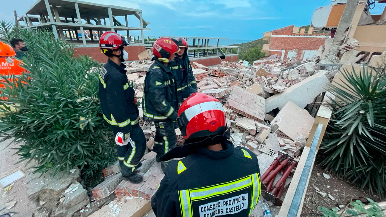 Al menos tres personas atrapadas en un edificio de tres plantas  derrumbado en Peñíscola