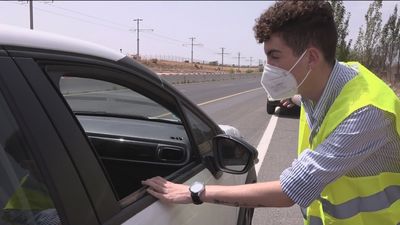 ¿Pararías si encuentras un coche averiado en un arcén?