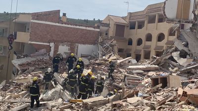 Sigue la búsqueda de la mujer atrapada bajo los escombros del edificio derrumbado en Peñíscola