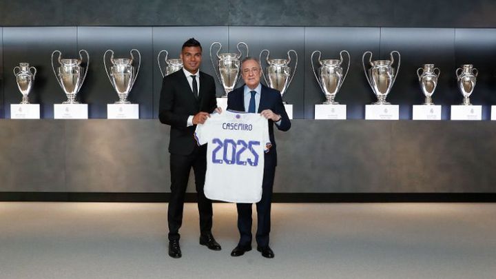 Casemiro también renueva con el Real Madrid, firma hasta 2025