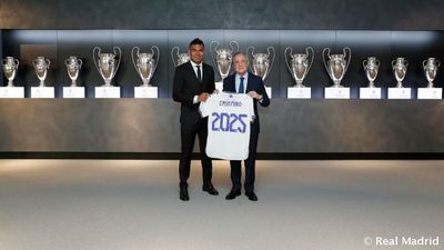Casemiro también renueva con el Real Madrid, firma hasta 2025