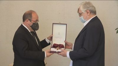 La familia de Fernán Gómez recibe la Gran Cruz de la Orden Civil de Alfonso X