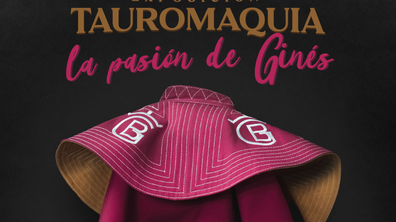 Colmenar exhibe trajes y capotes de toreros como Curro Romero o El Juli