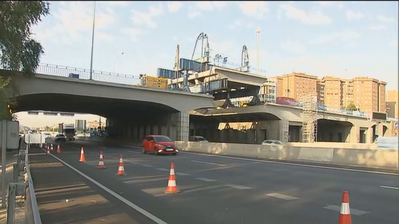 Las obras del puente de la avenida del Mediterráneo sobre la M-30 dejan una imagen espectacular
