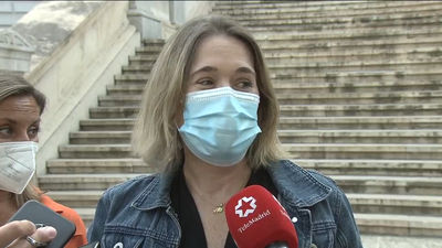 Madrid critica el "sectarismo" del Gobierno por su propuesta de que el Rey no firme títulos universitarios