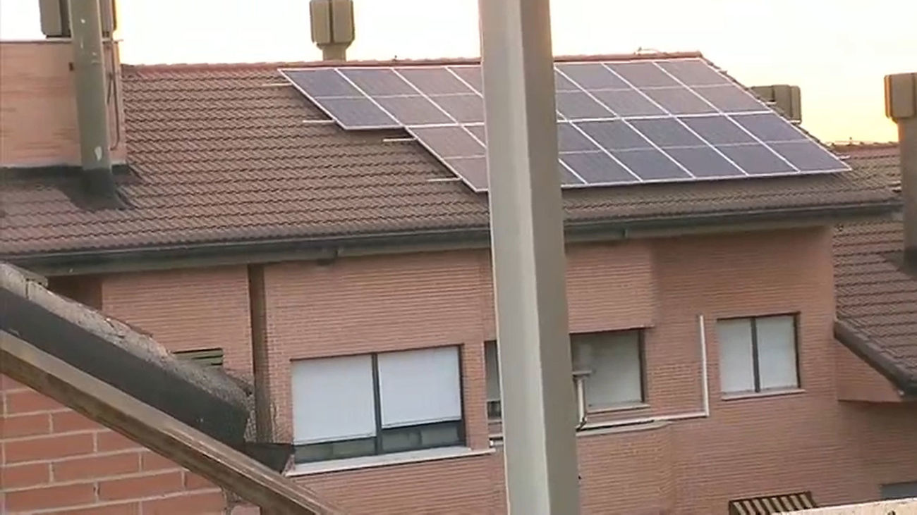 Placas solares de autoconsumo, la solución en una urbanización de Fuenlabrada contra la subida de la luz