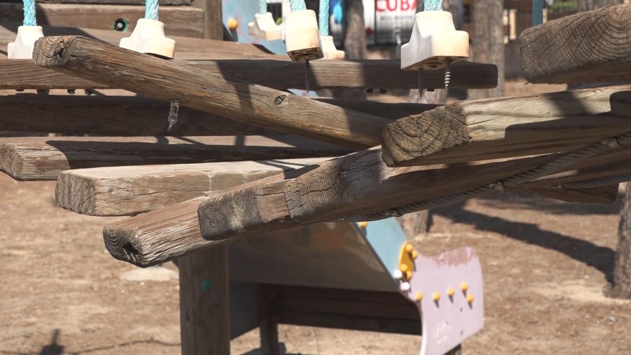 Los vecinos de Torrejón de la Calzada denuncian el estado de abandono de los parques infantiles