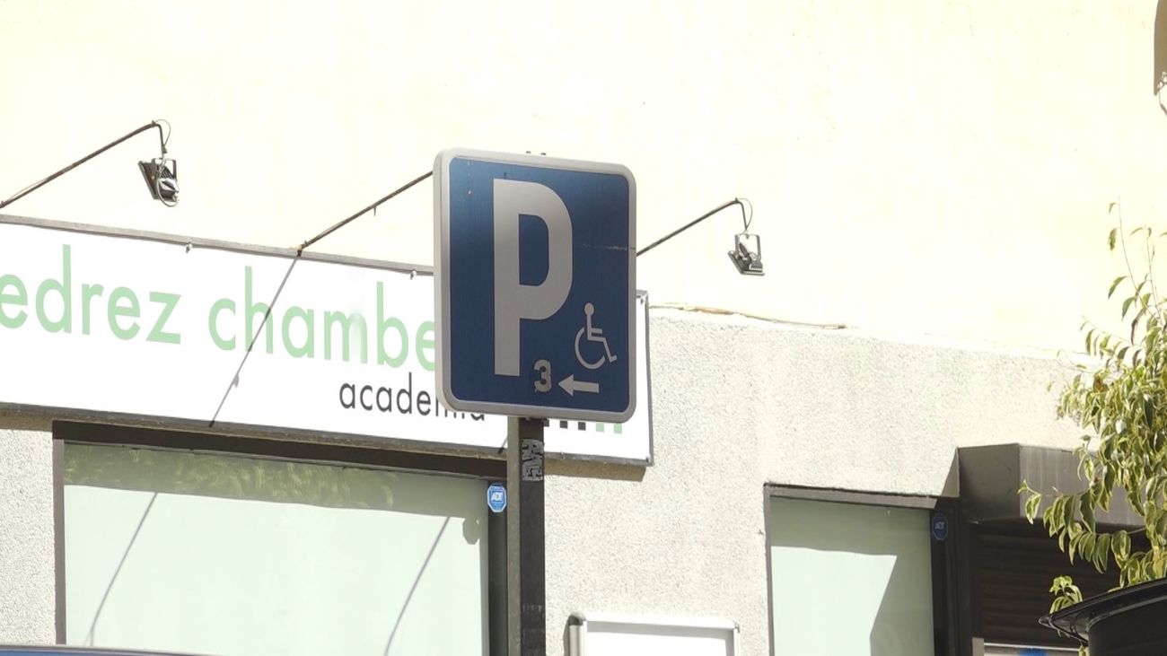 Esto es lo que más complica a las personas con movilidad reducida en la calle