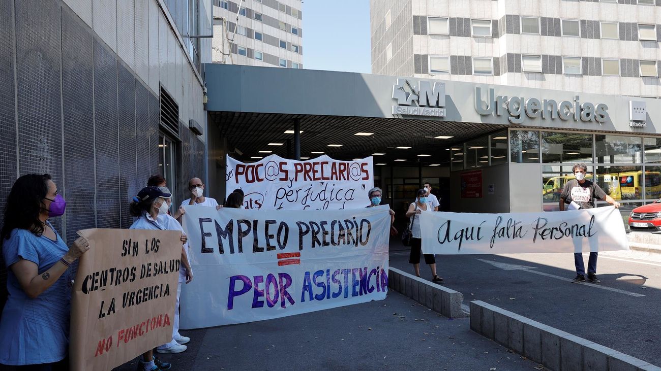 Trabajadores de Urgencias y Emergencias de Madrid se manifiestan ante el Hospital La Paz