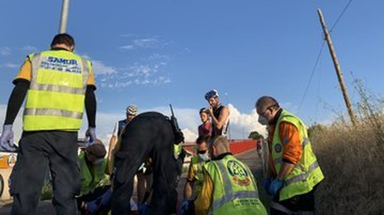 Efectivos de Samur Protección Civil atienden al peatón atropellado