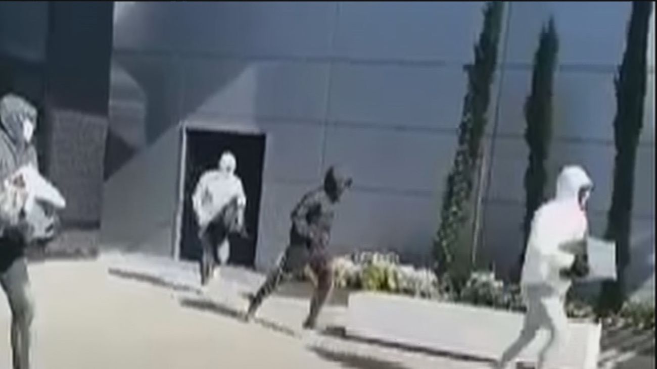 Se busca a los atracadores de una perfumería situada junto a un centro comercial de Getafe