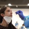 El Gobierno trabaja ya en un plan para abordar el coronavirus como una gripe