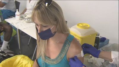 Los expertos piden esperar a evidencias científicas antes de decidir dosis de refuerzo en personas inmunodeprimidas