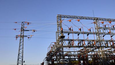 Batres suspende los pagos a las compañías eléctricas por el elevado precio de la luz