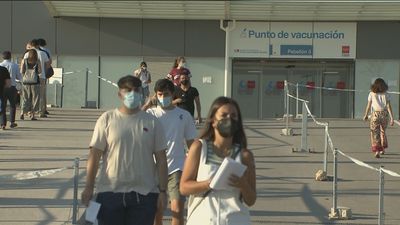 Gobierno y comunidades debaten sobre la tercera dosis y la ampliación de los aforos deportivos