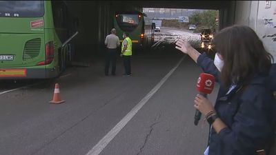 Barro, autobuses atrapados en vaguadas y casas inundadas en Rivas
