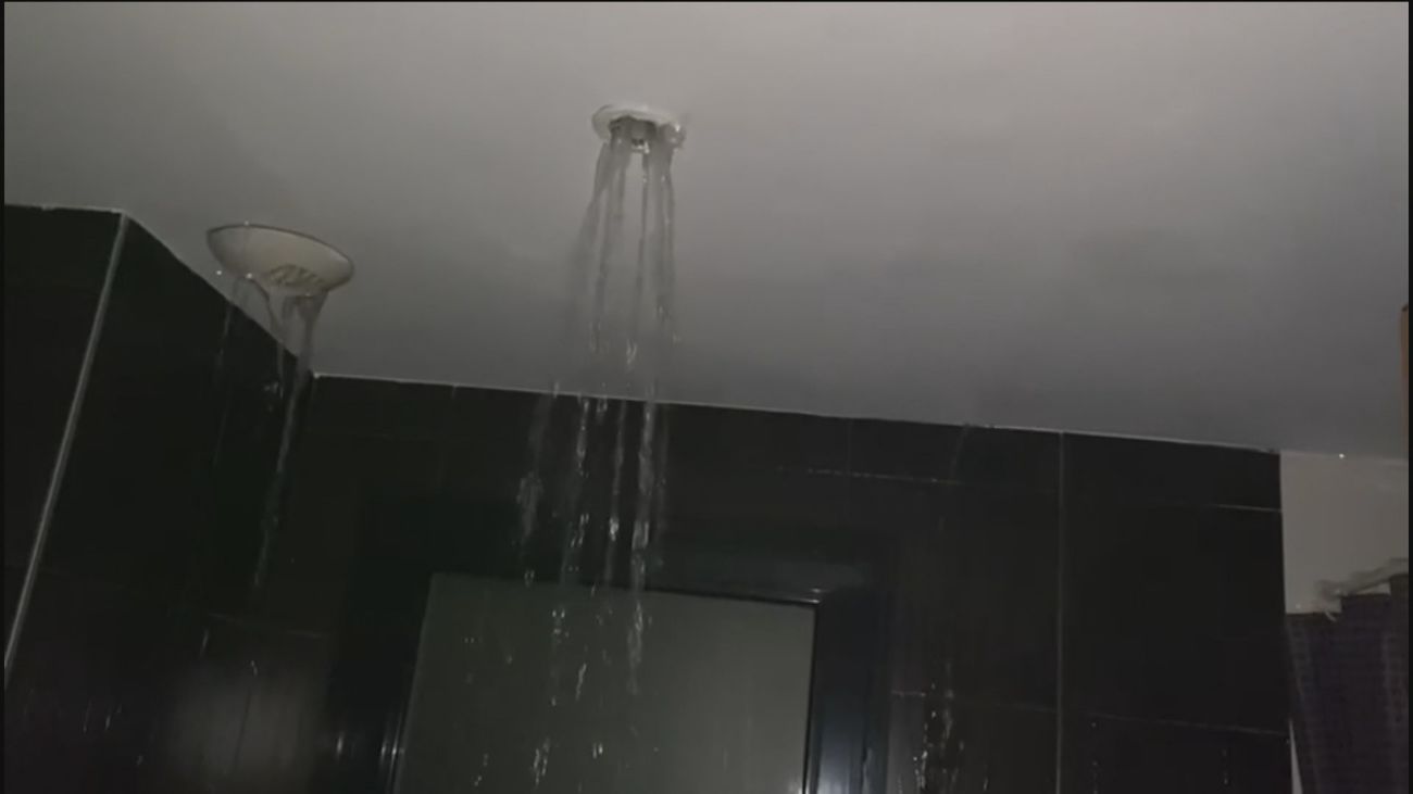 Agua a borbotones en el interior de una vivienda de Rivas Vaciamadrid