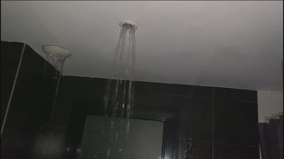 Agua a borbotones en el interior de una vivienda de Rivas Vaciamadrid