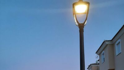 El alcalde de Batres da marcha atrás y no suspenderá los pagos a compañías eléctricas