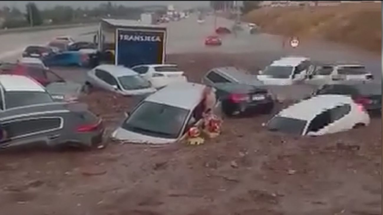 Angustioso rescate de un niño atrapado en un coche en una carretera cercana a Toledo